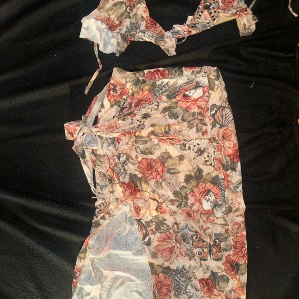 Floral Two-Piece skirt set - Picture 4 of 4